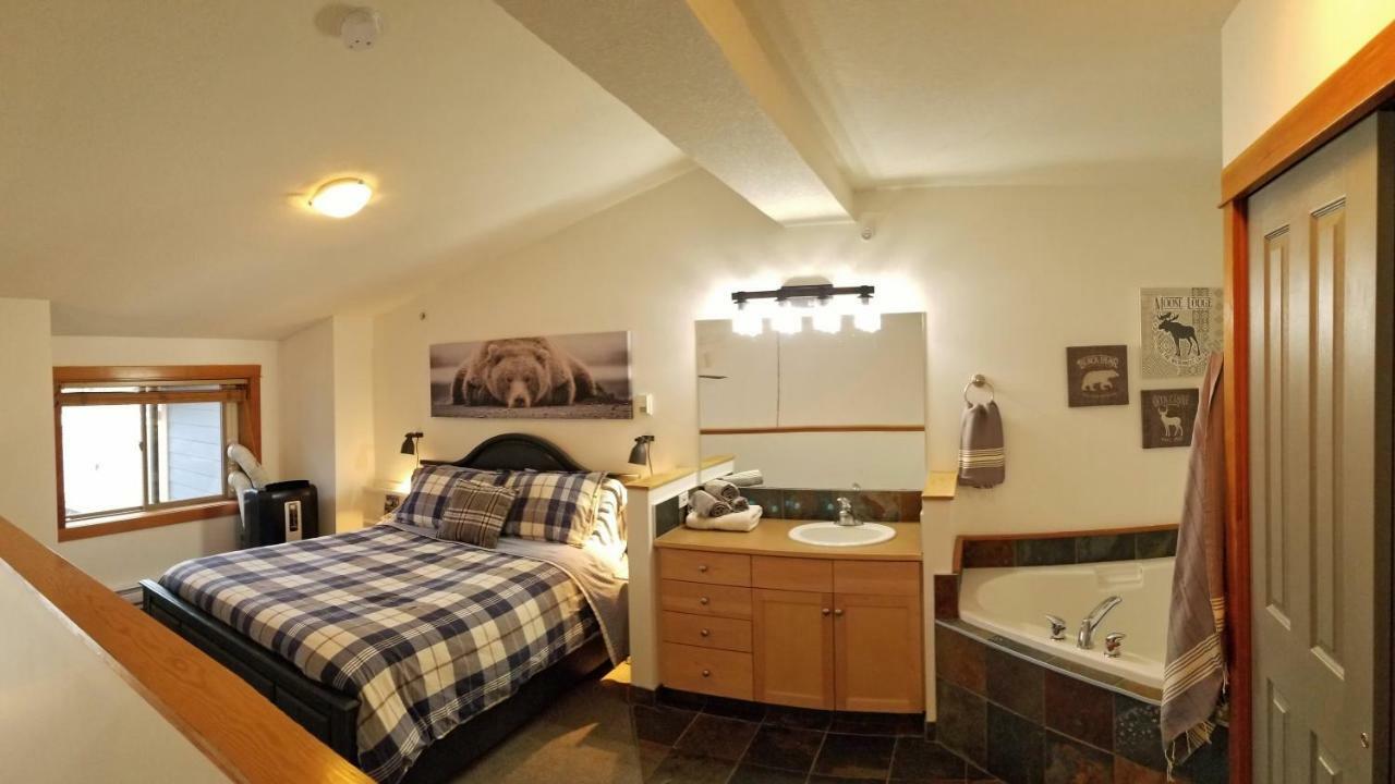 Downtown Loft, Mountain Views, Fireplace, Couple'S Retreat, Walker'S Paradise Canmore Exterior foto