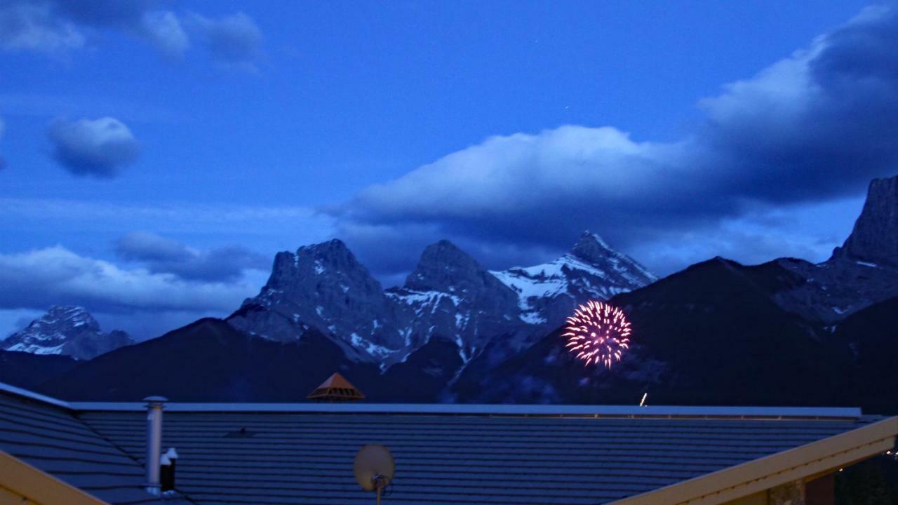 Downtown Loft, Mountain Views, Fireplace, Couple'S Retreat, Walker'S Paradise Canmore Exterior foto